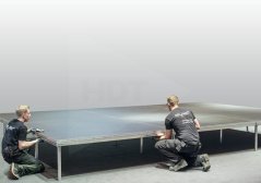 Színpad 8x6m, magasság: 80-100cm, lépcső szélessége: 1m, szövet 8+6+5m